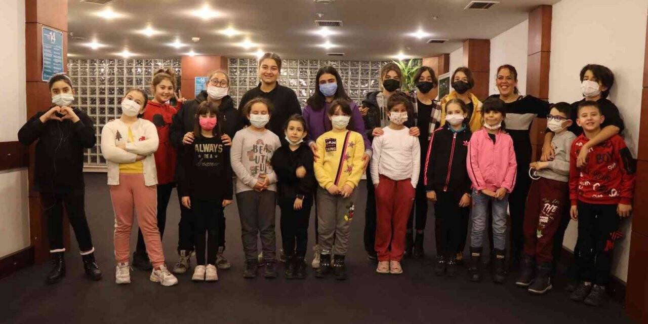 Nazilli Belediyesi Tiyatro Topluluğu sahneye merhaba dedi