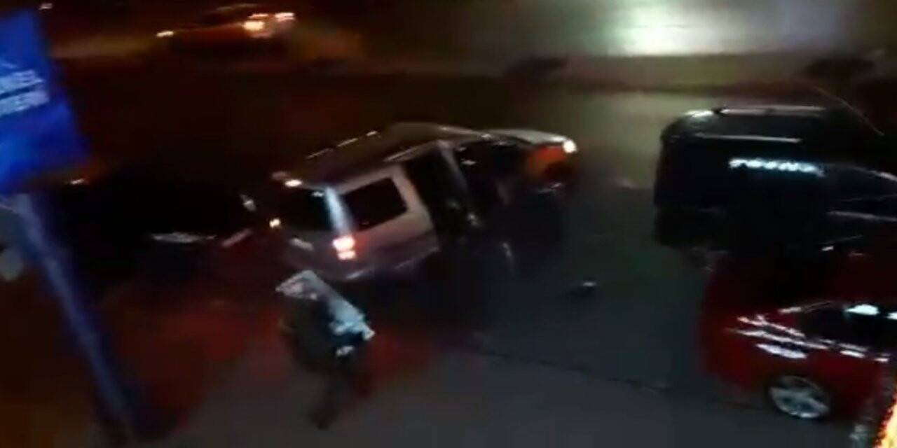 Esenyurt’ta tekel bayiini soyan hırsızlar kamerada