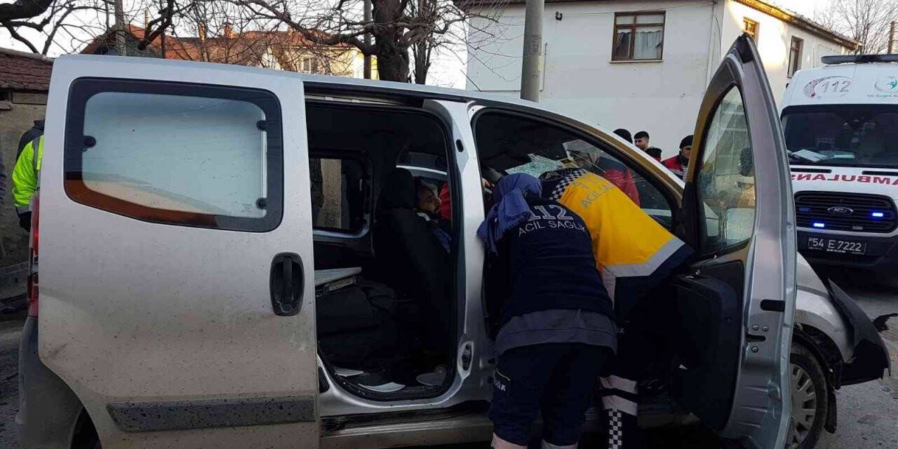 Sakarya’da zincirleme trafik kazası: 2 yaralı