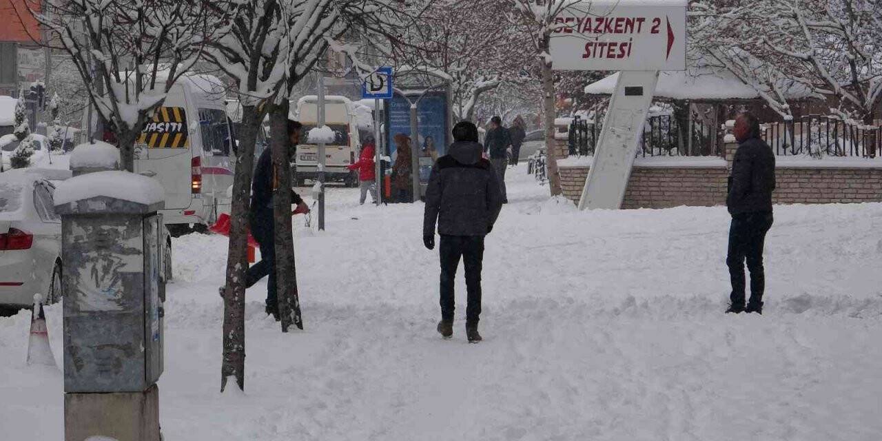 Van’da kar yağışı heyecanı