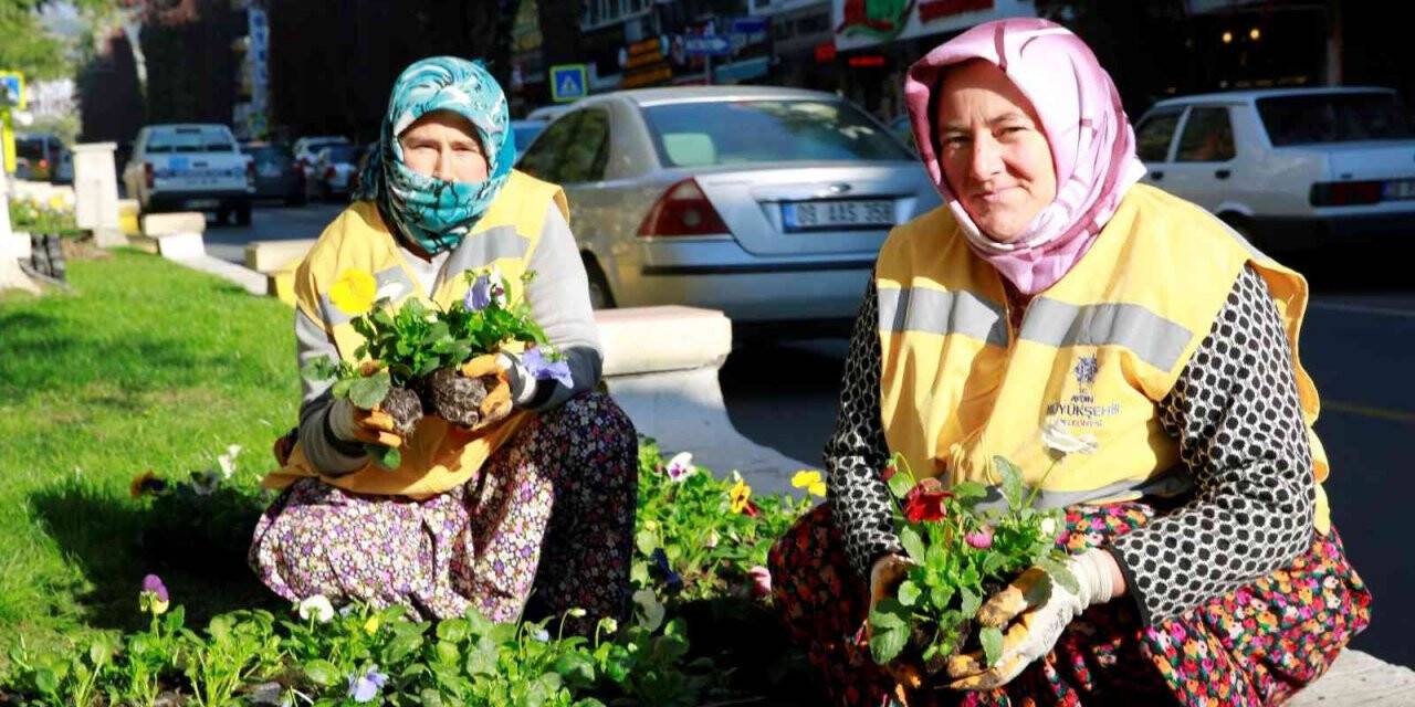 Büyükşehir’in desteği ile evlerini geçindiriyorlar