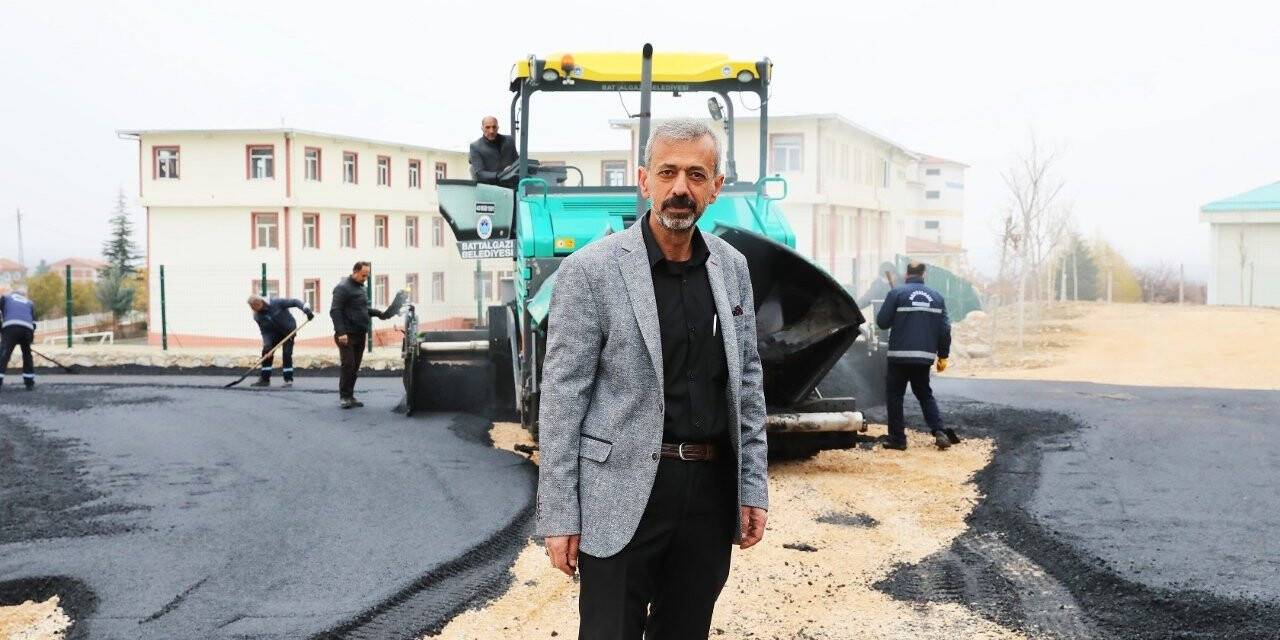 Battalgazi’deki futbol sahasına çevre düzenlemesi