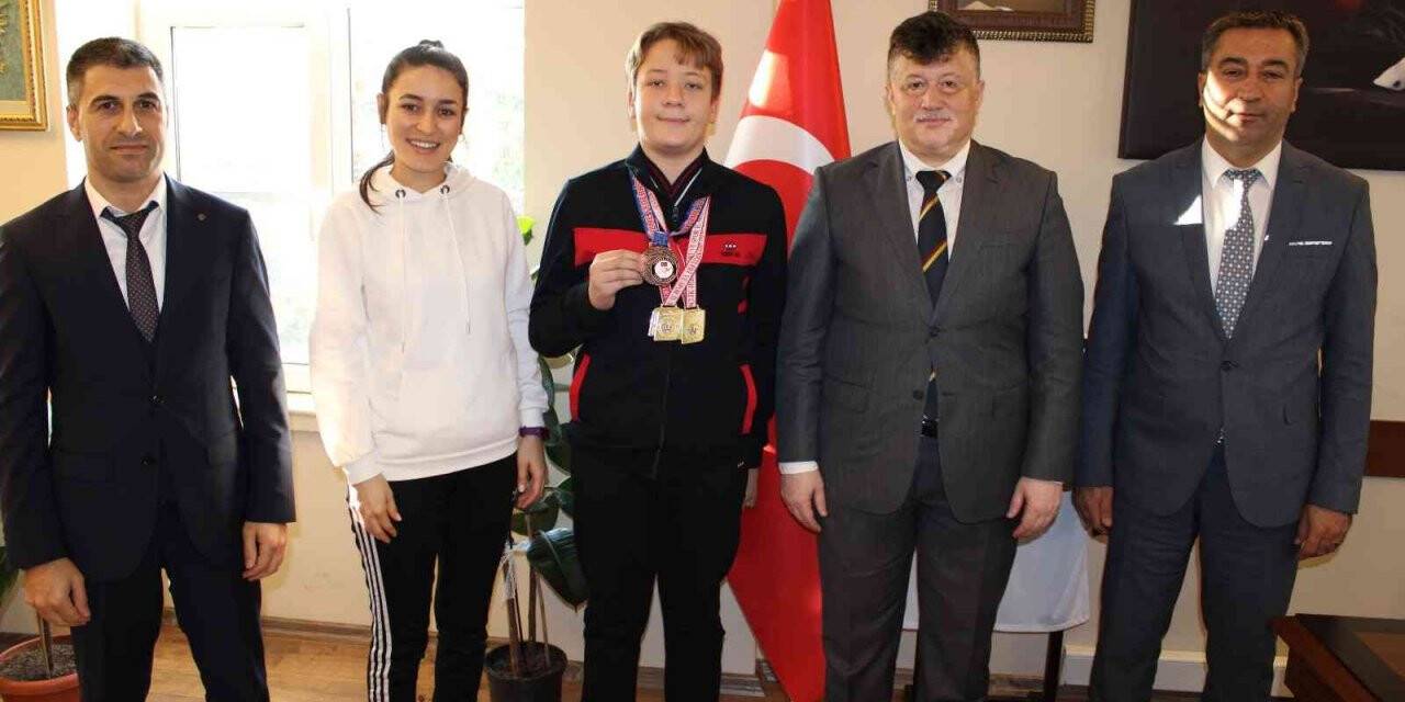 Genç yüzücü Eymen’in hedefi Türkiye Şampiyonu olmak