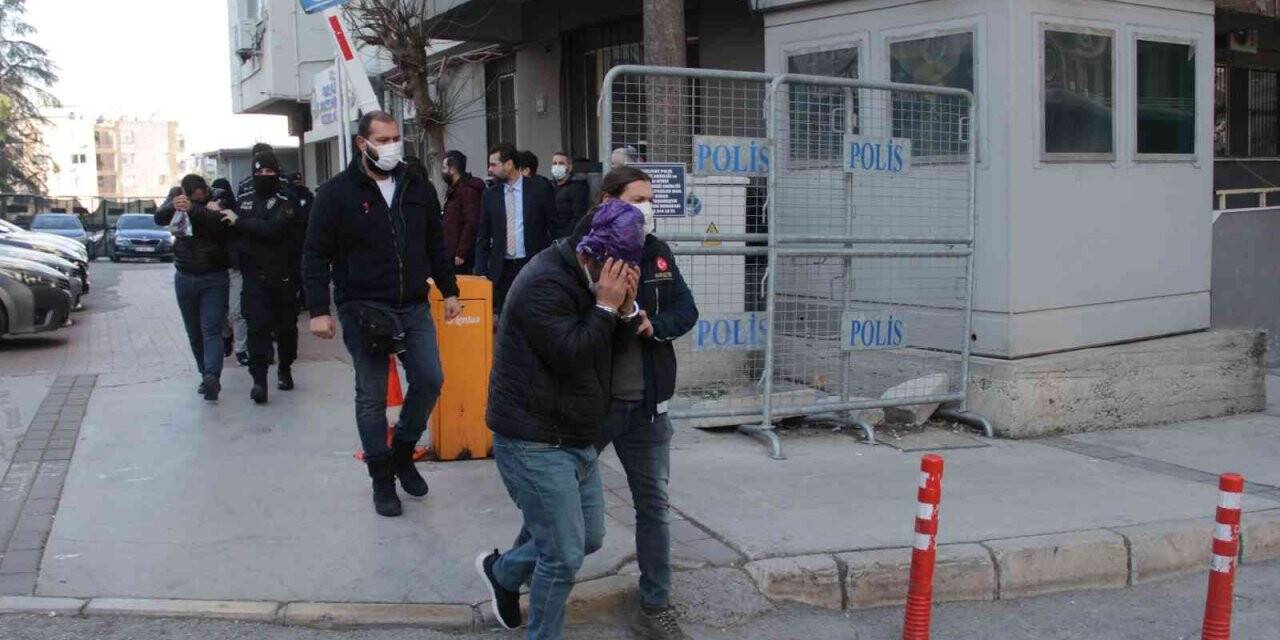 Adliyeye sevk edilen ’torbacı’ yüzünü ’torba’ ile kapattı