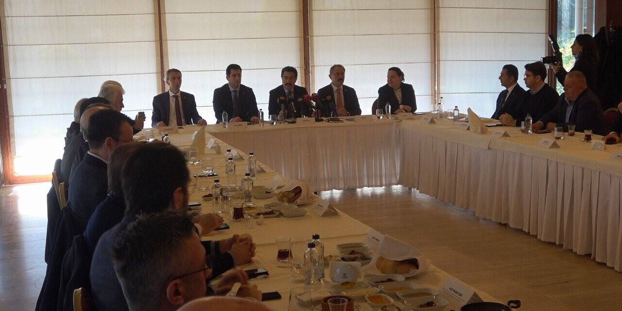 Denizli AK Parti yeni Türkiye ekonomi modelini oda ve STK’lara anlattı