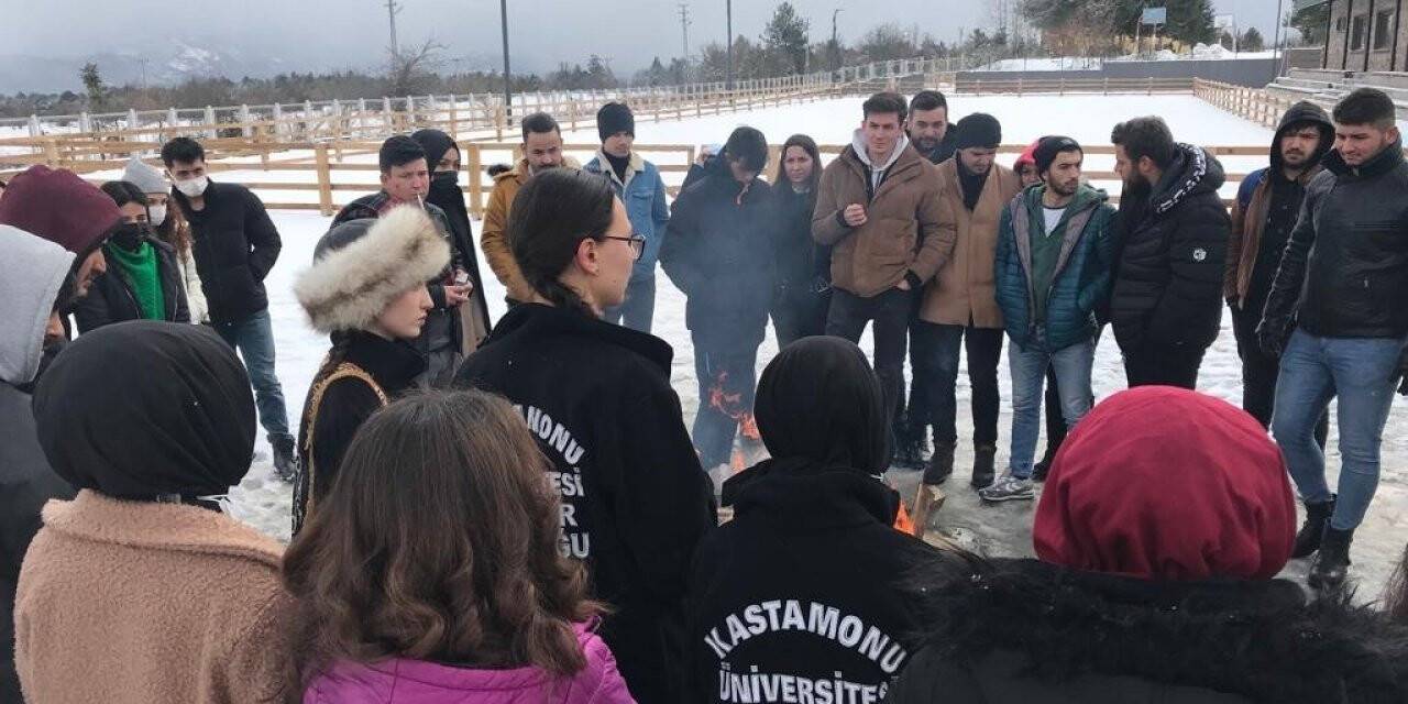 Üniversite öğrencileri kış etkinliğinde bir araya geldi