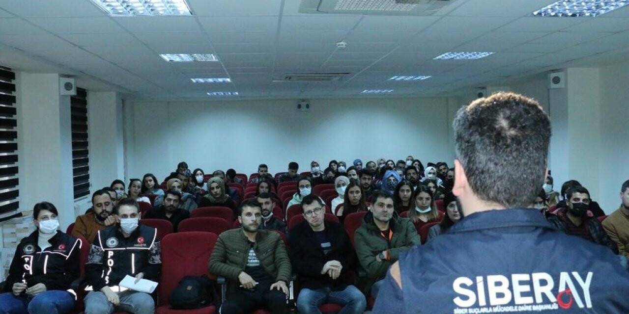 Cizre’de öğretmenlere Siberay Projesi, Narkorehber ve ’Uyuma’ uygulaması anlatıldı
