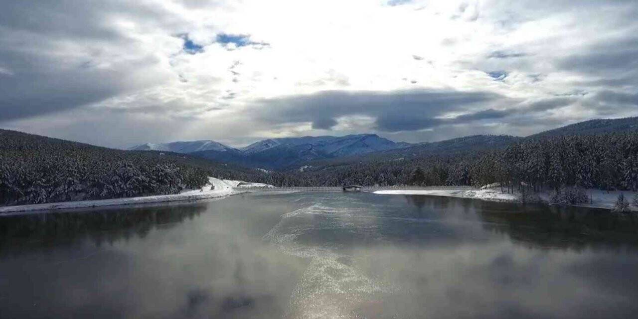 Tabiat harikası Akdağ’da kış güzelliği havadan görüntülendi