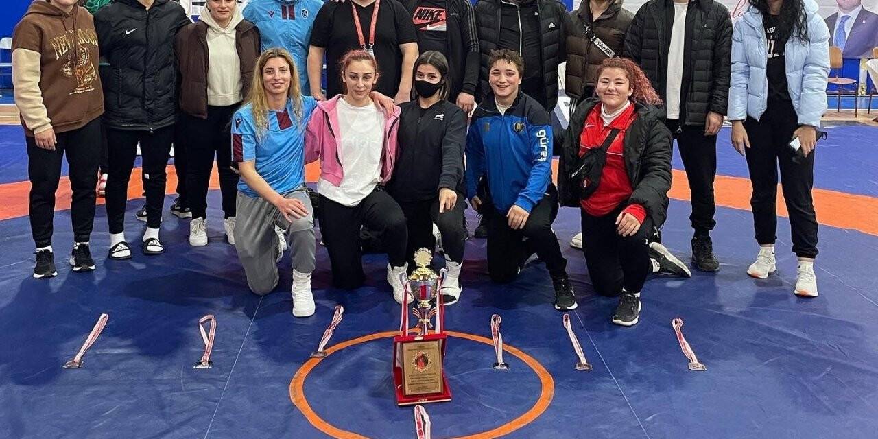 Trabzonlu bayan güreşçiler Tekirdağ’dan madalya ile dönüyor