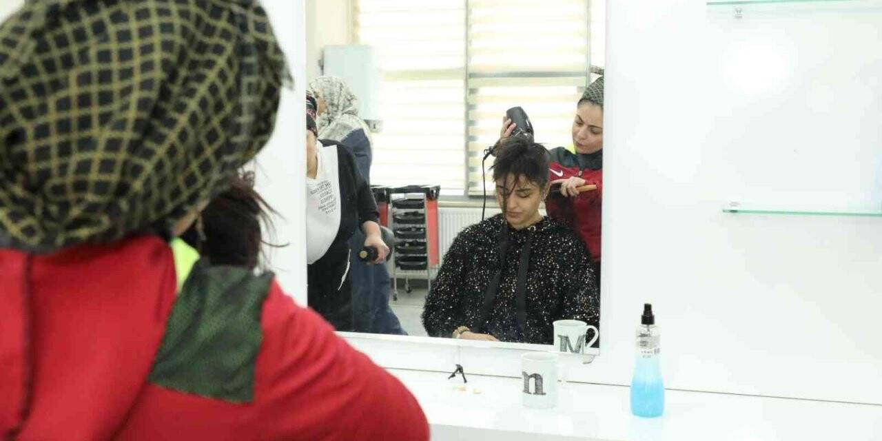 Diyarbakırlı kadınlar meslek sahibi oluyor