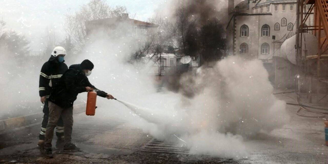 Gönüllülere yangın eğitimi