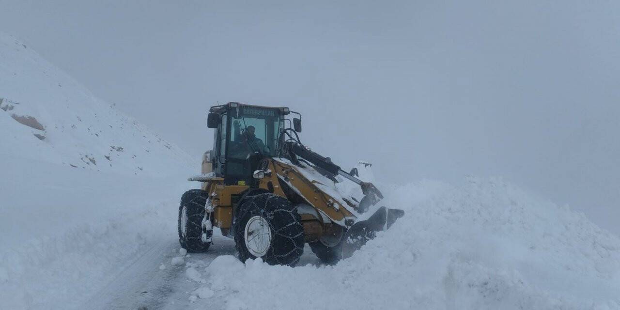 Van-Bahçesaray yolu yeniden ulaşıma açıldı