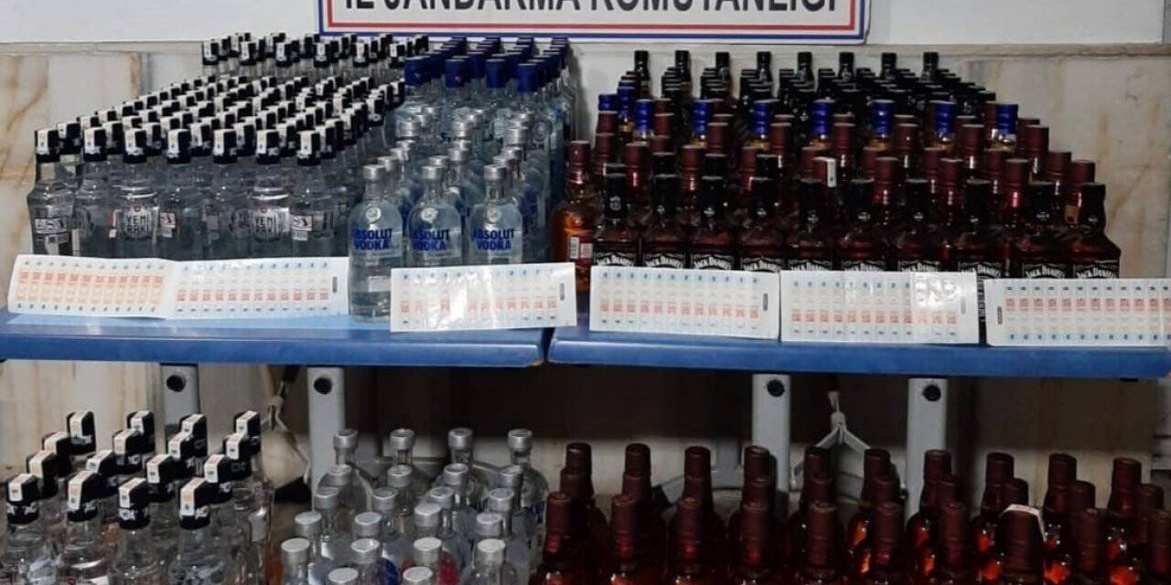 Araçlardan litrelerce sahte alkol çıktı