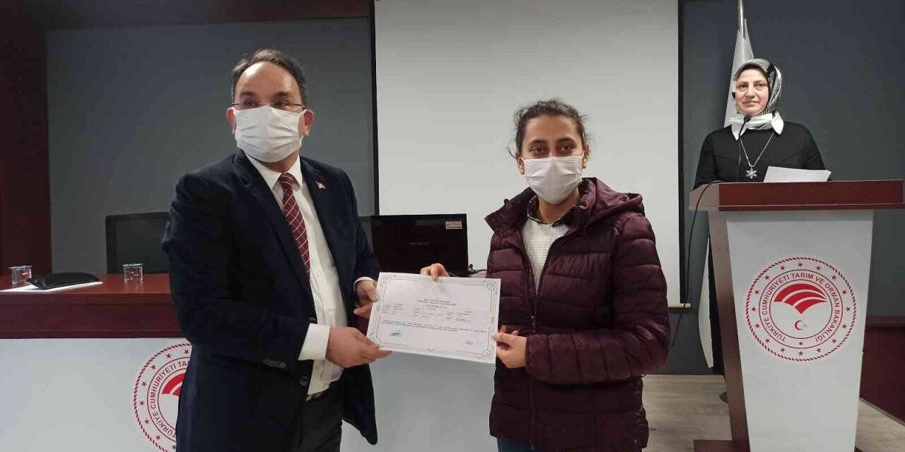 Kursiyerlerin belge heyecanı