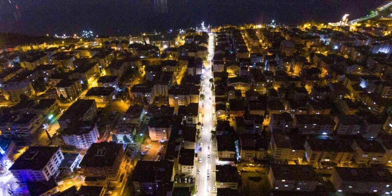 Derince’de enerji tasarruflu dekoratif aydınlatma çalışmaları tamamlandı