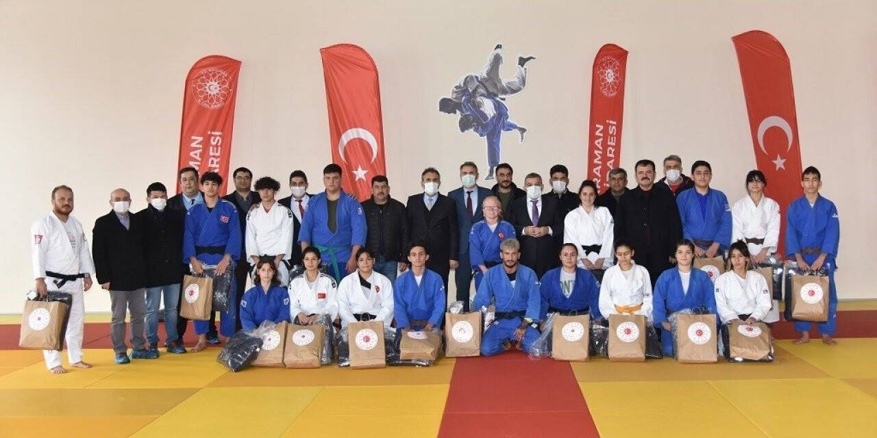 Karaman’da judoculara malzeme yardımı