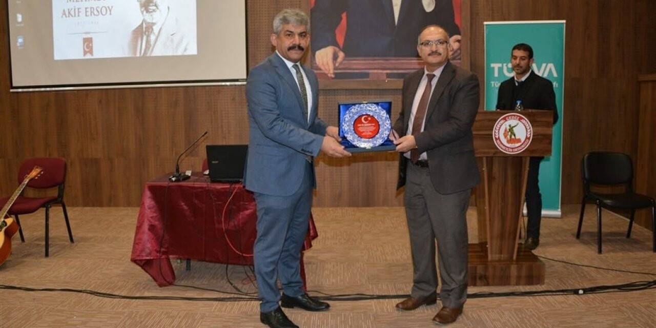 Gediz’de “Yüreklerde Âkif, Dillerde Hürriyet” konulu konferans