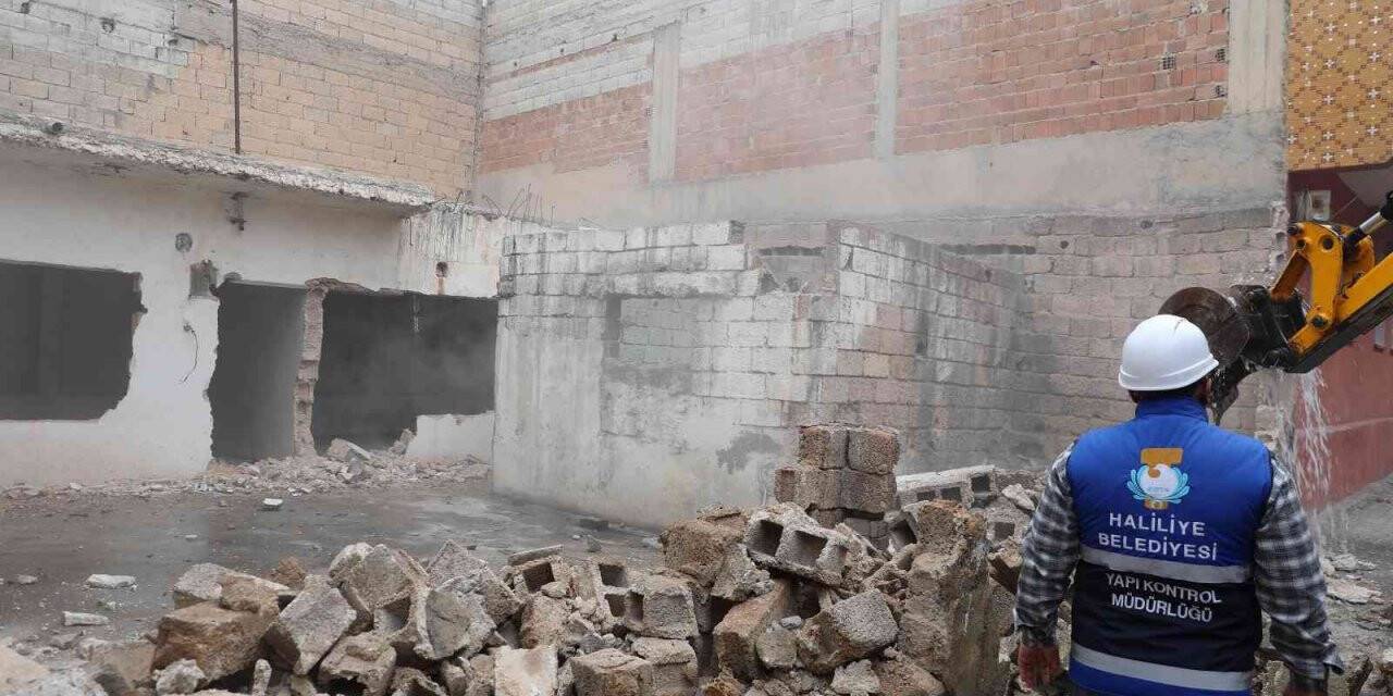 Haliliye’de metruk yapılar tek tek yıkılıyor