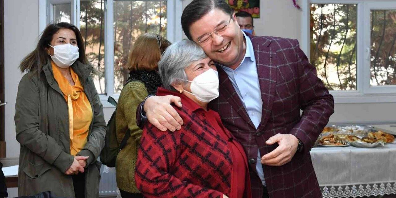 Maltepe’de, ’Altın Yıllar’da yeni yıl büyük coşkuyla kutlandı