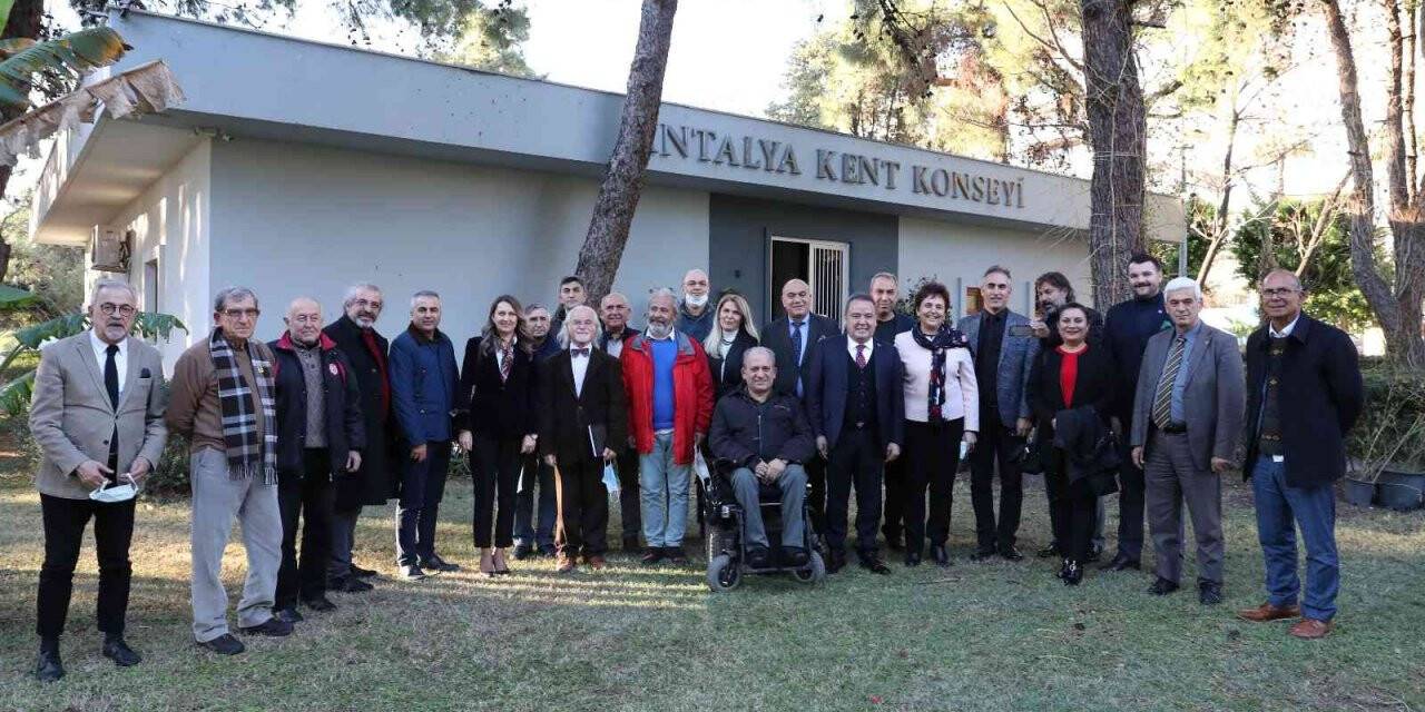 Başkan Böcek: “Kenti ortak akılla yönetiyoruz”