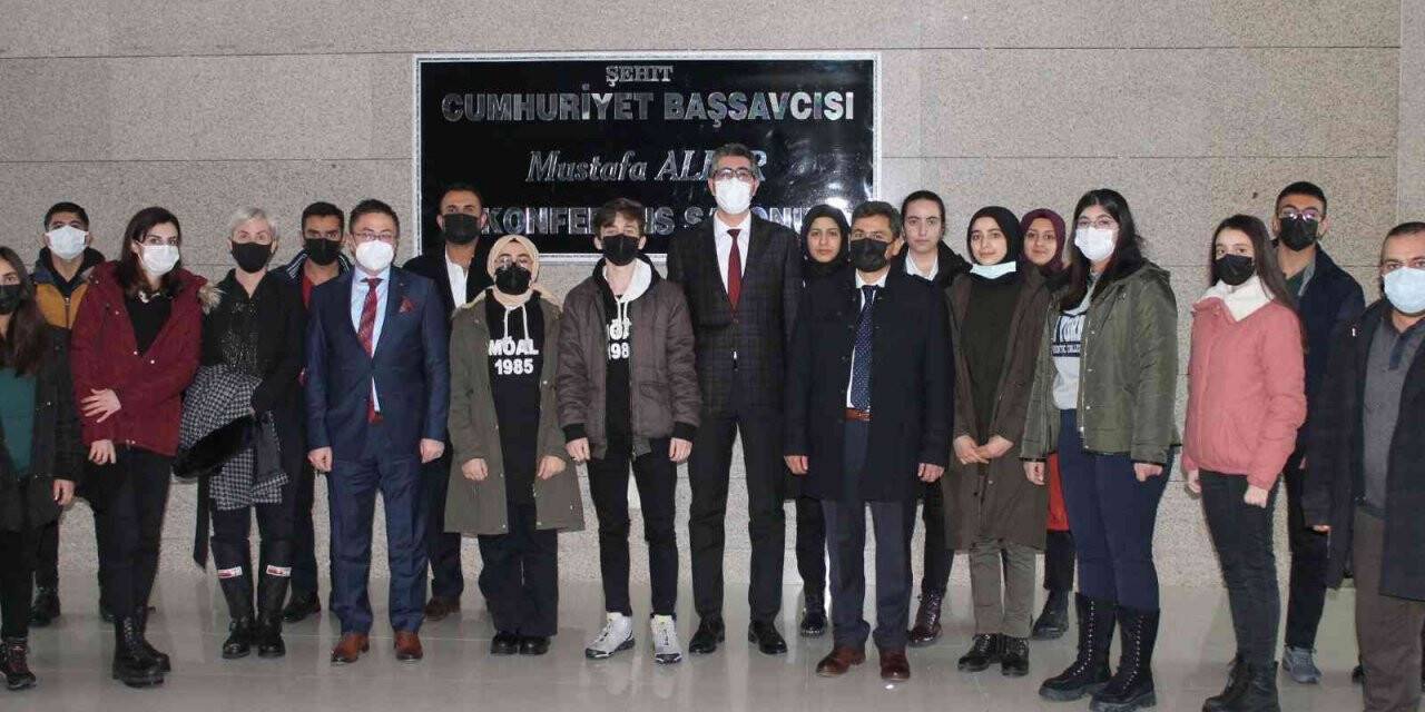 Lise öğrencilerinden adliye ziyareti