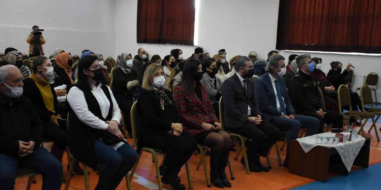 Şişli’de "En İyi Narkotik Polisi Anne" semineri düzenlendi