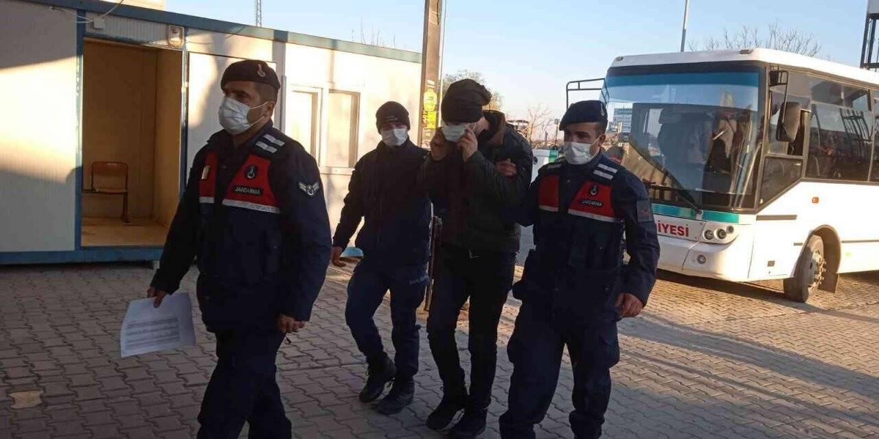 Tekneyle kaçmaya çalışan FETÖ’cüler, ihraç kaymakam, subay, polis ve öğretmen çıktı