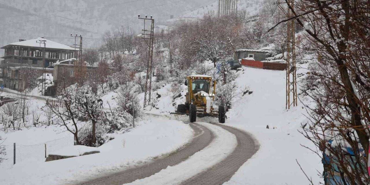 Kardan kapanan yollar bir bir açılıyor