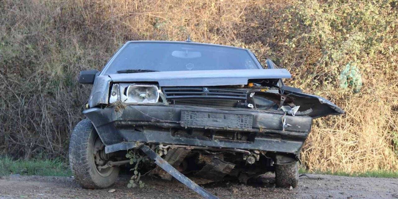 Gizli buzlanma kazayı getirdi, otomobil su kanalına düştü