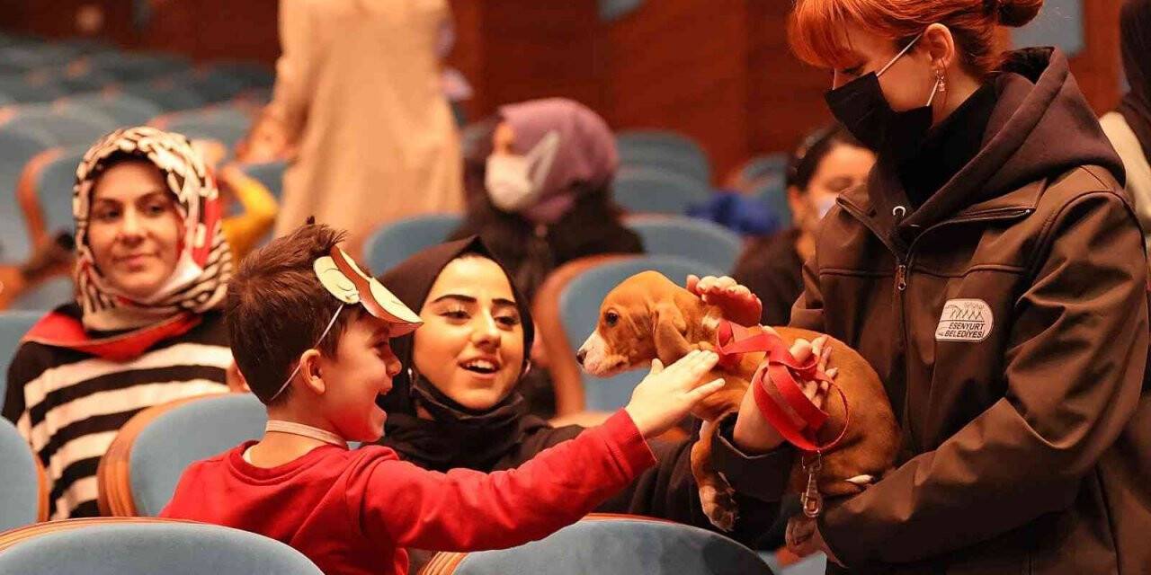 Esenyurt’ta çocuklara hayvanları sevdiren gösteri