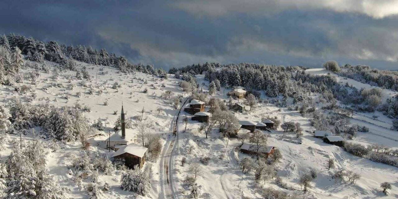 Karla kapanan köylerde mest eden kış güzelliği