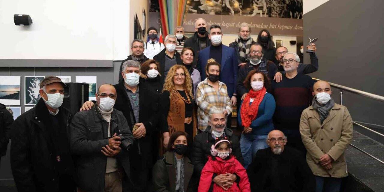 Hasat Sanat Atölyesi ‘Yıl Sonu Karma Sergisi’ Kartal’da açıldı