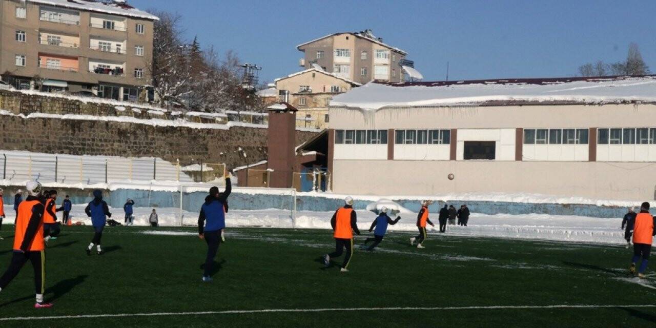 Hiç gol yemeyen namağlup Özgüzeldere Spor’da hedef şampiyonluk