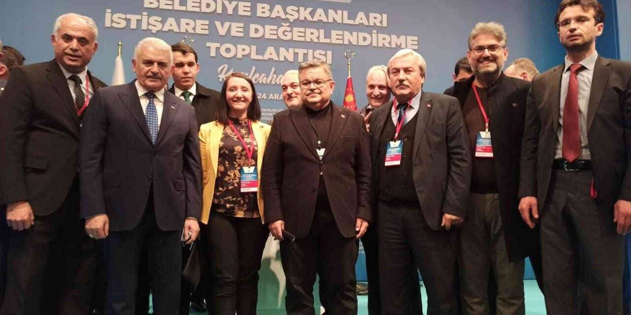 AK Partili belediye başkanları Binali Yıldırım’la bir araya geldi