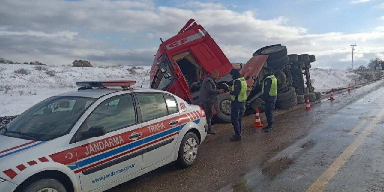 Bilecik-Bursa karayolu kısa süreliğine trafiğe kapandı