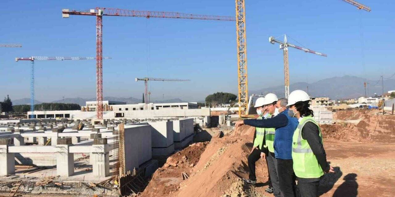 Vali Yardımcısı Şahin Şehir Hastanesi inşaatında incelemelerde bulundu