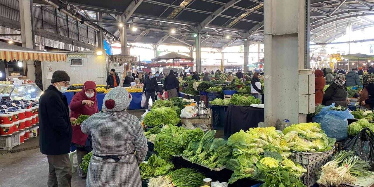 Halk pazarına yoğun ilgi