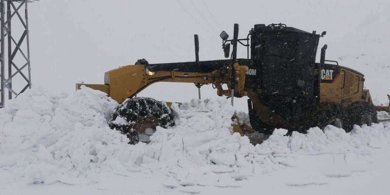 Batman’da kar yağışı nedeniyle kapanan köy yolları ulaşıma açıldı