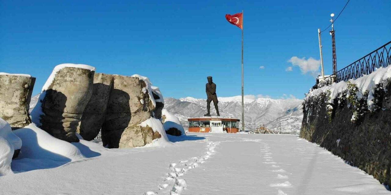 Türkiye’nin en büyük Atatürk heykelinden kış manzaraları