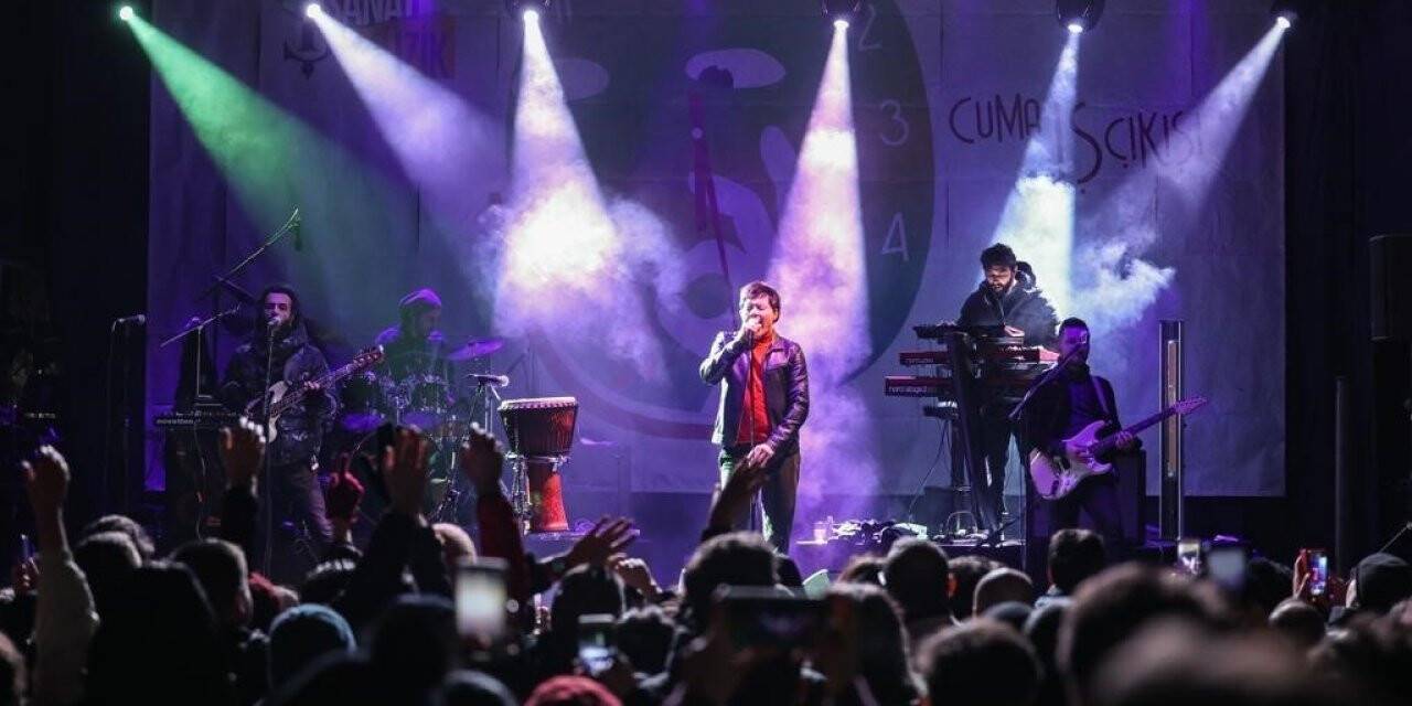 ’Cuma İş Çıkışı’ konserlerinde Mirkelam sahne aldı