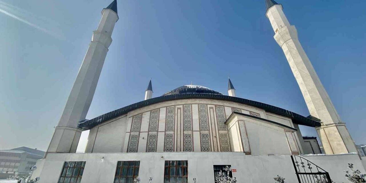 Ağrı’da termometreler eksi 28 dereceyi gösterdi