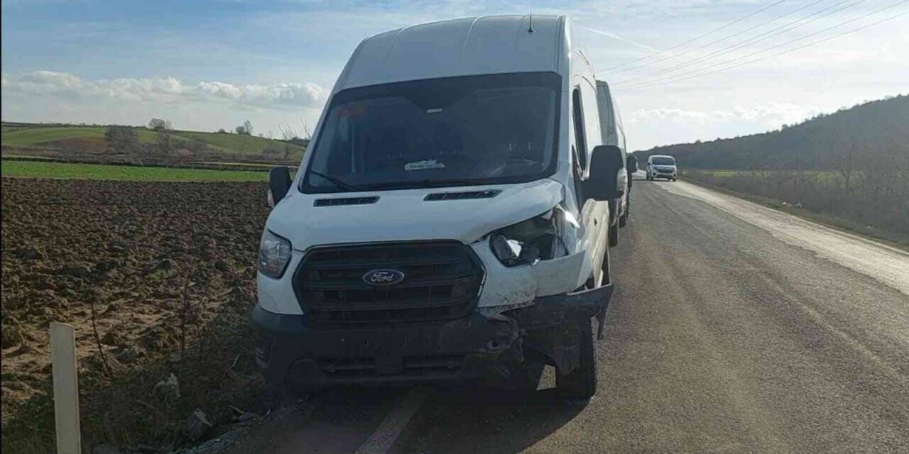 Köpeğe çarpmamak için kaza yaptılar