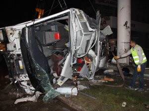 CENAZEDEN DÖNEN OTOBÜS KAZA YAPTI FOTOGALERİ