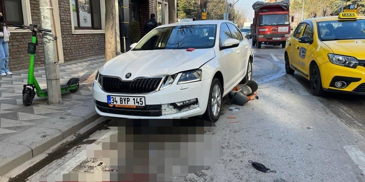Işıklarda beklerken arabanın altında kalan kadın 10 metre sürüklendi