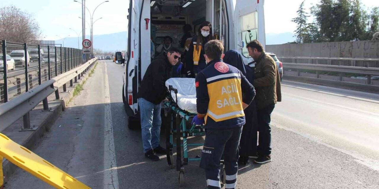 4 aracın karıştığı zincirleme kazada 2 yaralı