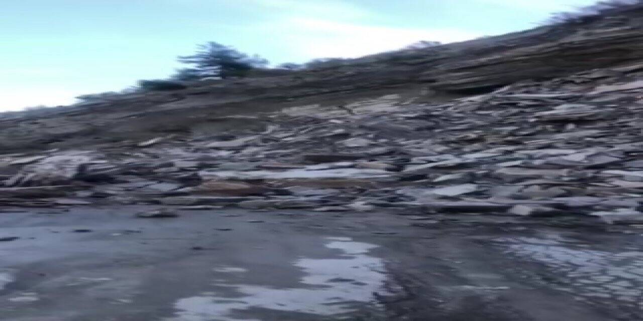 Heyelan nedeniyle Cide-Doğanyurt karayolu ulaşıma kapandı