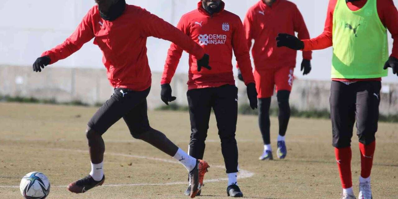 Sivasspor, Kayseri maçın yoğun tempoda hazırlanıyor
