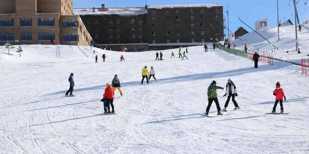 Kartalkaya’da yılbaşı öncesi tatilci yoğunluğu