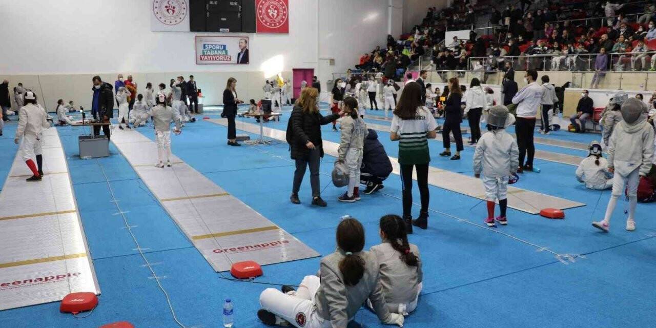 Eskrim Açık Kılıç Turnuvası Karabük’te başladı