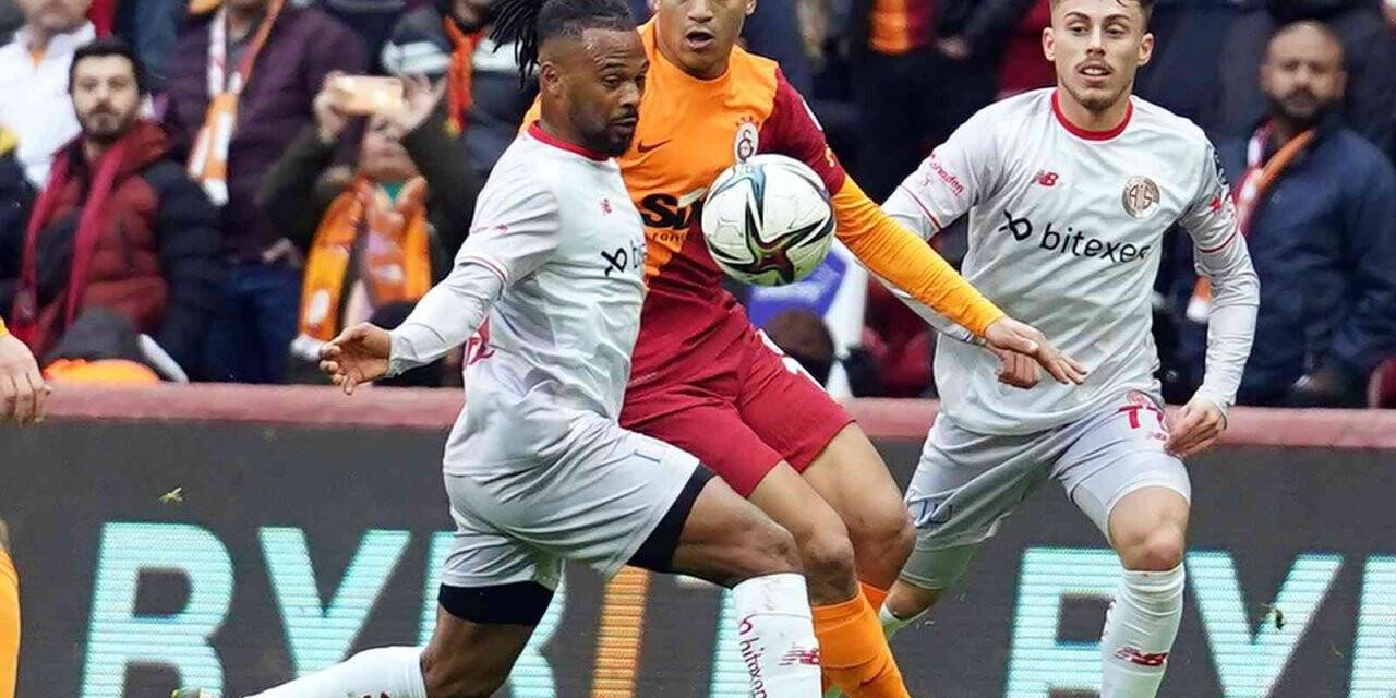 Spor Toto Süper Lig: Galatasaray: 1 - FT Antalyaspor: 0 (İlk yarı)